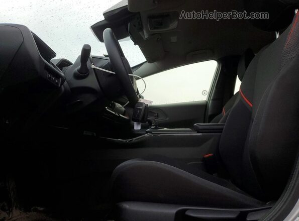JTDACACU6P3010704 2023 TOYOTA PRIUS Silver Front interior view
