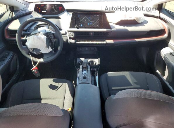 JTDACACU7S3052808 2025 TOYOTA PRIUS Silver Widok deski rozdzielczej