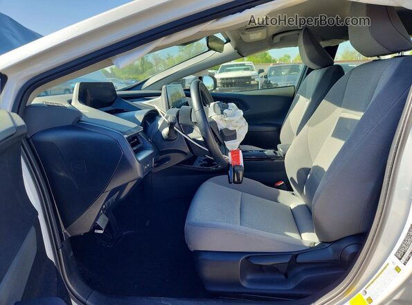 JTDADABU1R3023622 2024 TOYOTA PRIUS Белый Вид салона спереди