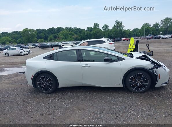 JTDADABU9R3020404 2024 TOYOTA PRIUS White Սալոնի հետևի տեսք