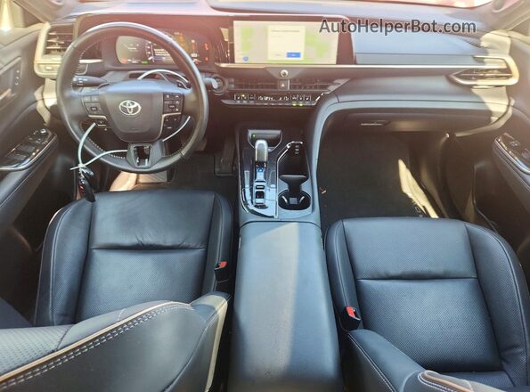 JTDAFAAF6S3010724 2025 TOYOTA CROWN Red Vista del salpicadero