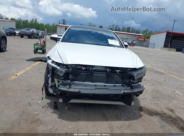 JTDAFAAF9R3007679 2024 TOYOTA CROWN White Вид задньої частини салону