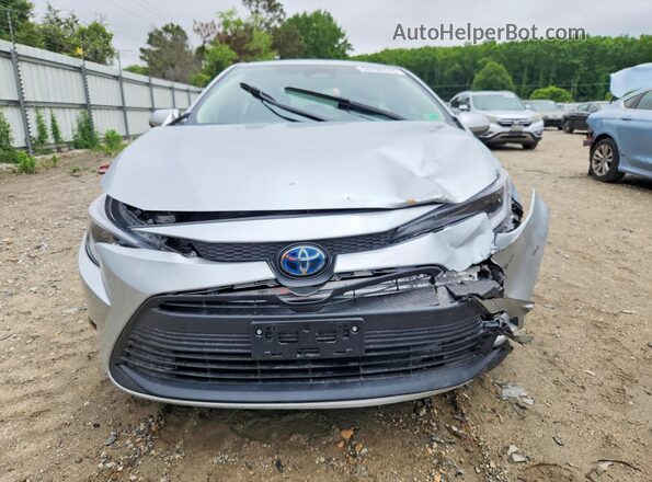 JTDBCMFE1S3103259 2025 TOYOTA COROLLA Silver Widok z przodu