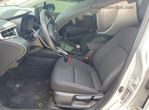 JTDBCMFE3P3018107 2023 TOYOTA COROLLA Серебряный Вид салона спереди