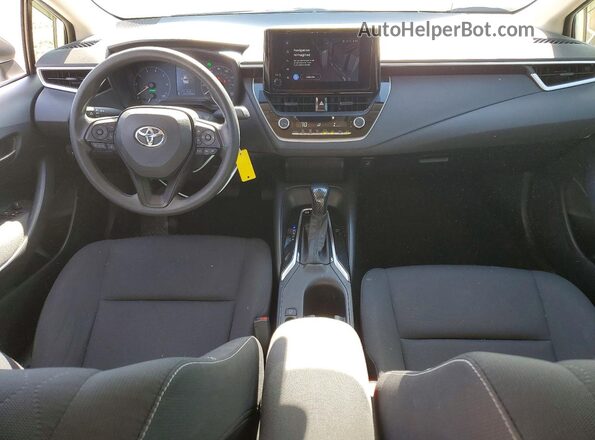 JTDBCMFE3P3024957 2023 TOYOTA COROLLA Белый Вид панели приборов