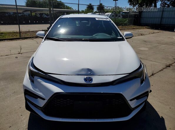 JTDBCMFE8R3066883 2024 TOYOTA COROLLA Белый Вид спереди
