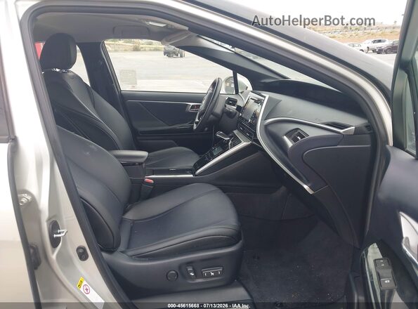 JTDBVRBD4JA005230 2018 TOYOTA MIRAI Silver Սալոնի դիմացի տեսք