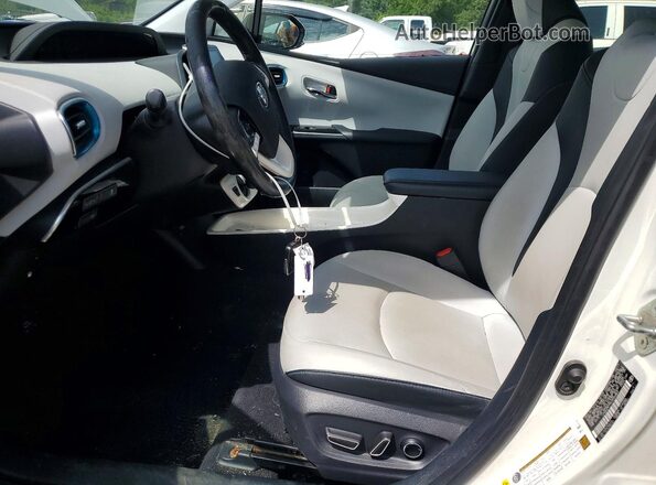 JTDKARFP0H3066864 2017 TOYOTA PRIUS White Front interior view
