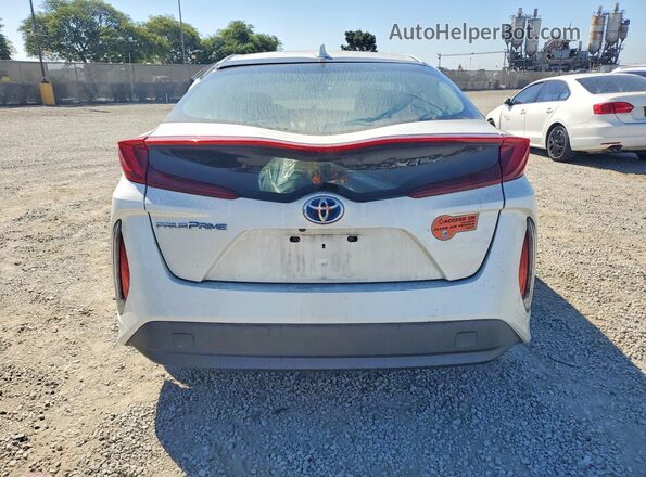JTDKARFP2L3132792 2020 TOYOTA PRIUS White Вид ззаду