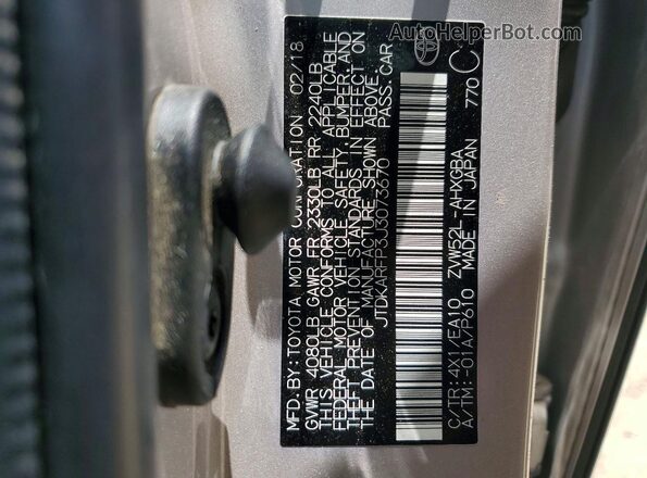 JTDKARFP3J3073670 2018 TOYOTA PRIUS Серебряный Вид подкапотного пространства