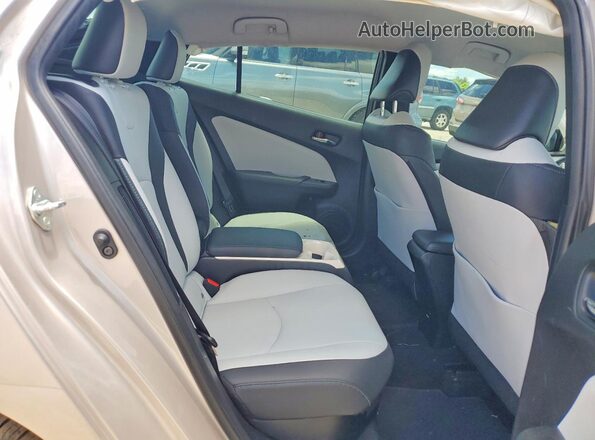 JTDKARFP3J3073670 2018 TOYOTA PRIUS Серебряный Вид задних сидений
