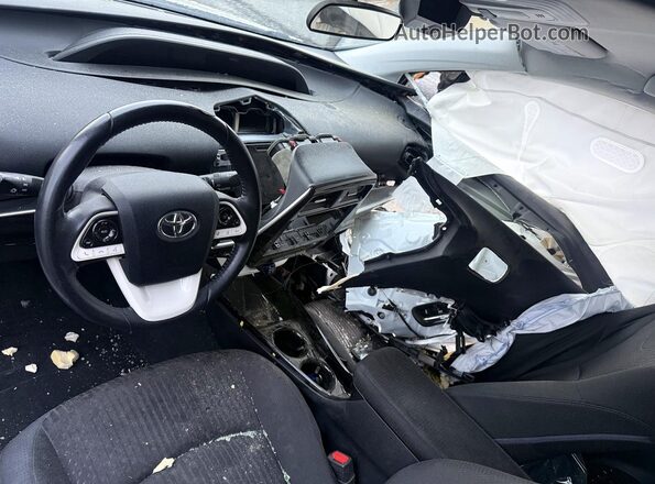JTDKARFP3J3083776 2018 TOYOTA PRIUS White Front view