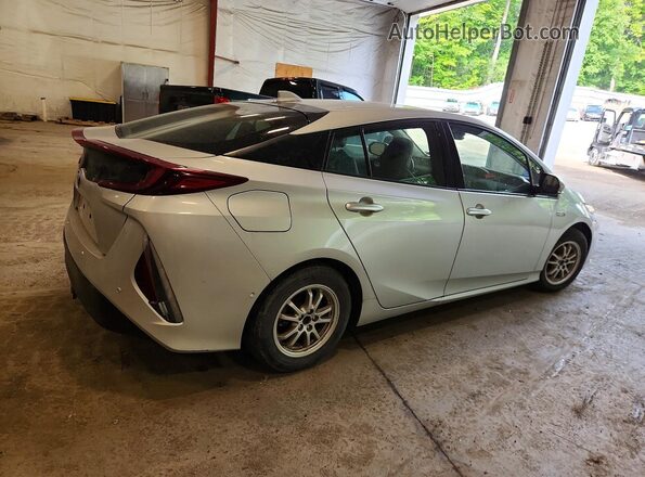 JTDKARFP8J3081683 2018 TOYOTA PRIUS Серебряный Задняя правая четверть