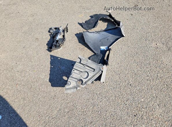 JTDKARFP9J3086679 2018 TOYOTA PRIUS Silver Widok komory silnika