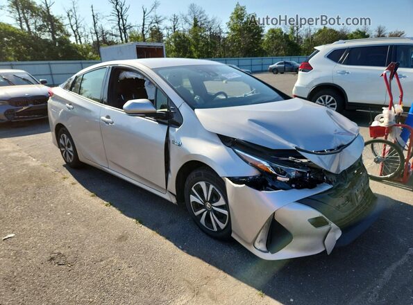 JTDKARFP9J3086679 2018 TOYOTA PRIUS Silver Przód prawy