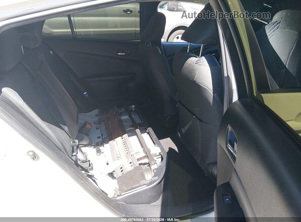 JTDKARFUXG3520381 2016 TOYOTA PRIUS White VIN կոդի պիտակի տեսք