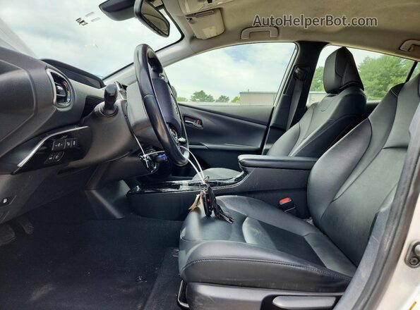 JTDL9MFU7M3027804 2021 TOYOTA PRIUS Серебряный Вид салона спереди