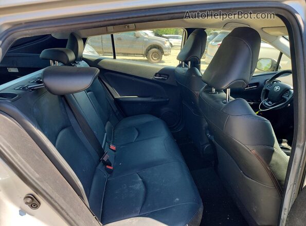 JTDL9RFU1K3000866 2019 TOYOTA PRIUS Silver Vista de los asientos traseros
