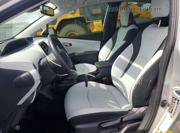 JTDL9RFU1L3014946 2020 TOYOTA PRIUS Серый Вид салона спереди