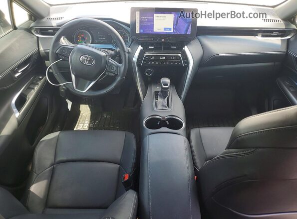 JTEAAAAH0PJ127147 2023 TOYOTA VENZA Silver Widok deski rozdzielczej