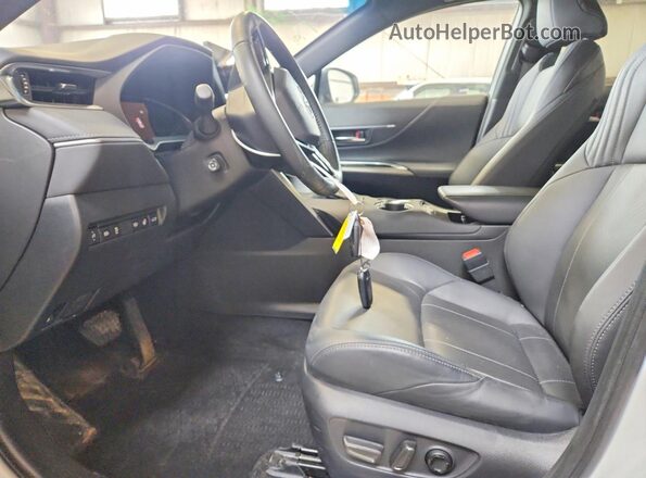 JTEAAAAH0RJ180899 2024 TOYOTA VENZA White Սալոնի դիմացի տեսք