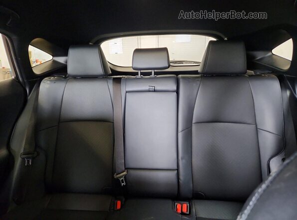 JTEAAAAH0RJ180899 2024 TOYOTA VENZA White Հետևի նստատեղերի տեսք