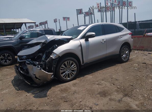 JTEAAAAH1PJ133216 2023 TOYOTA VENZA Silver Przód lewy