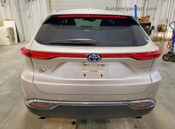 JTEAAAAH1RJ176649 2024 TOYOTA VENZA Silver Հետևի տեսք