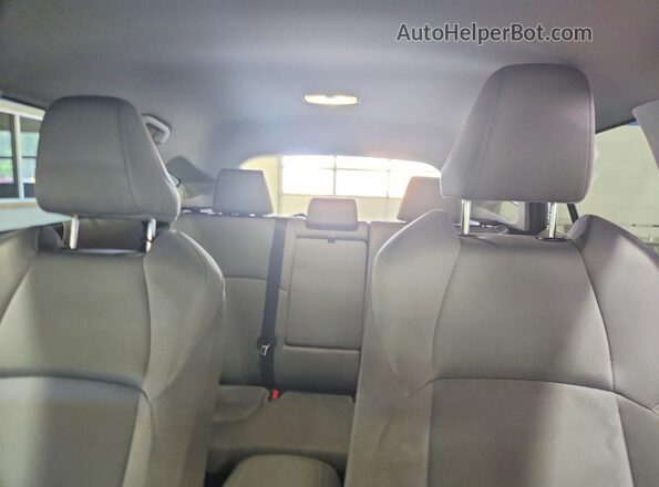 JTEAAAAH3MJ067263 2021 TOYOTA VENZA Silver Вид задніх сидінь