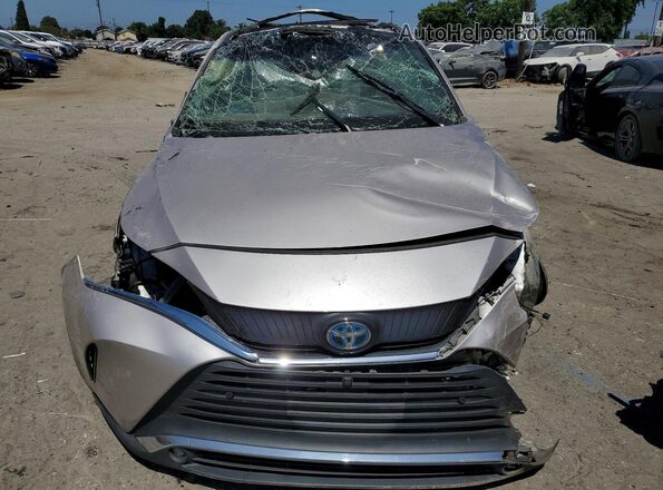 JTEAAAAH3NJ092018 2022 TOYOTA VENZA Silver Widok z przodu