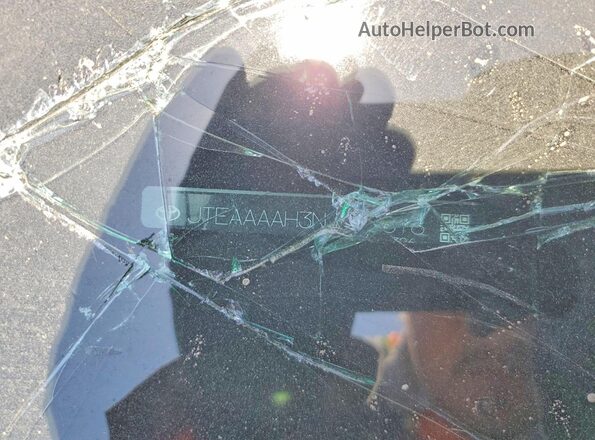 JTEAAAAH3NJ092018 2022 TOYOTA VENZA Silver Widok komory silnika