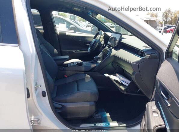 JTEAAAAH4PJ131718 2023 TOYOTA VENZA Белый Вид салона спереди