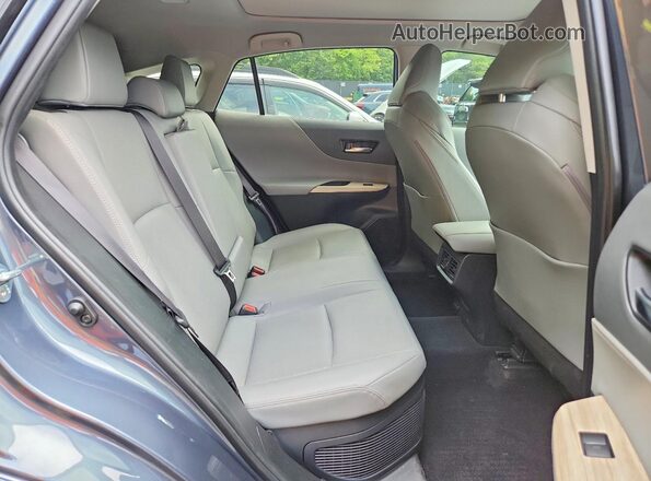 JTEAAAAH6RJ165128 2024 TOYOTA VENZA Gray Вид задньої частини салону