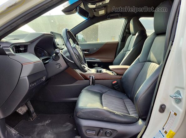 JTEAAAAH7MJ000956 2021 TOYOTA VENZA Белый Вид салона спереди