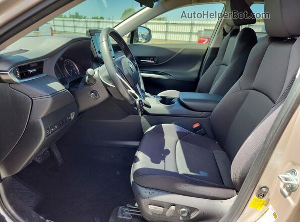 JTEAAAAHXMJ043574 2021 TOYOTA VENZA Silver Front interior view
