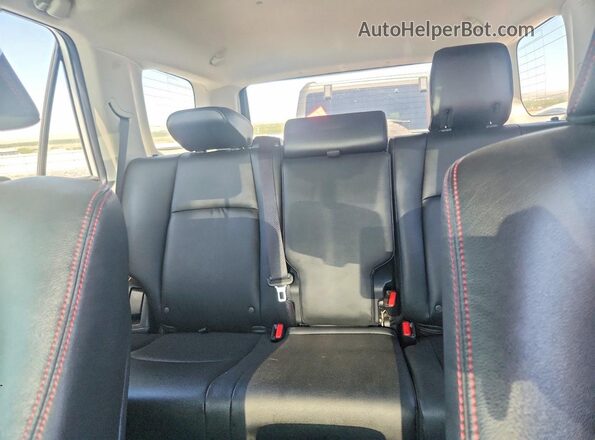 JTEBU5JR0G5312089 2016 TOYOTA 4RUNNER White Widok tylnych siedzeń