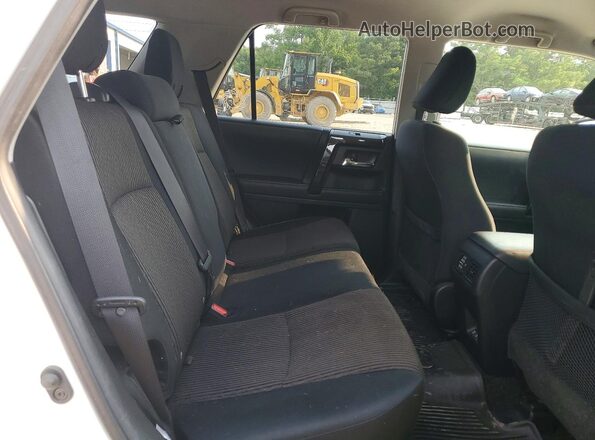 JTEBU5JR0L5797330 2020 TOYOTA 4RUNNER White Widok wnętrza z tyłu