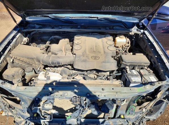 JTEBU5JR2H5472072 2017 TOYOTA 4RUNNER Blue ძრავის განყოფილების ხედი