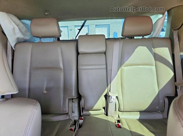 JTEBU5JR2J5487175 2018 TOYOTA 4RUNNER White უკანა სავარძლების ხედი