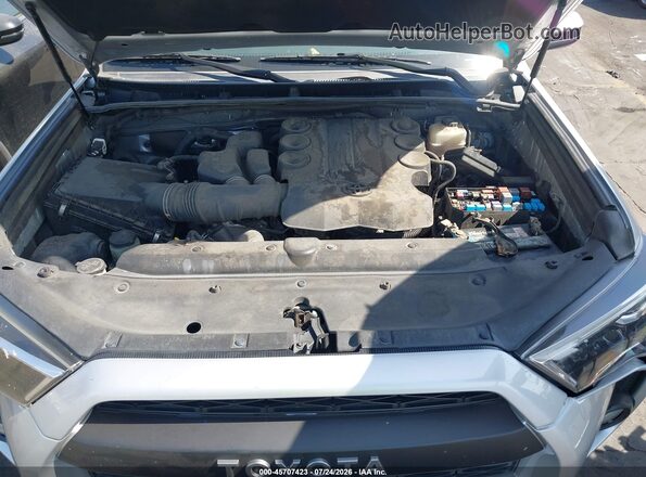JTEBU5JR2J5498693 2018 TOYOTA 4RUNNER Silver Vista trasera