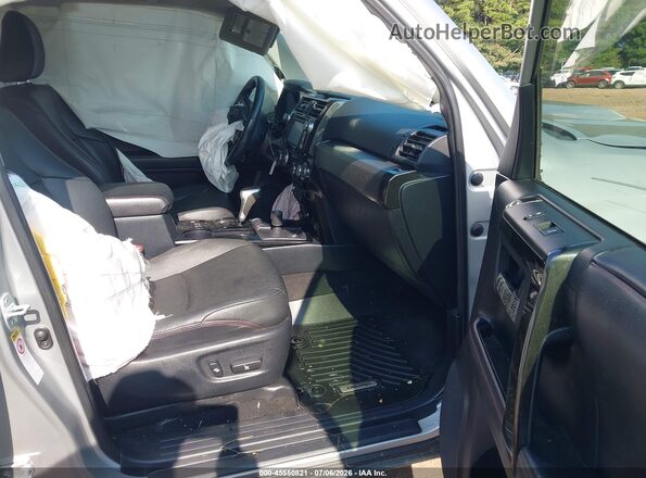 JTEBU5JR2K5698863 2019 TOYOTA 4RUNNER Silver Widok wnętrza z przodu