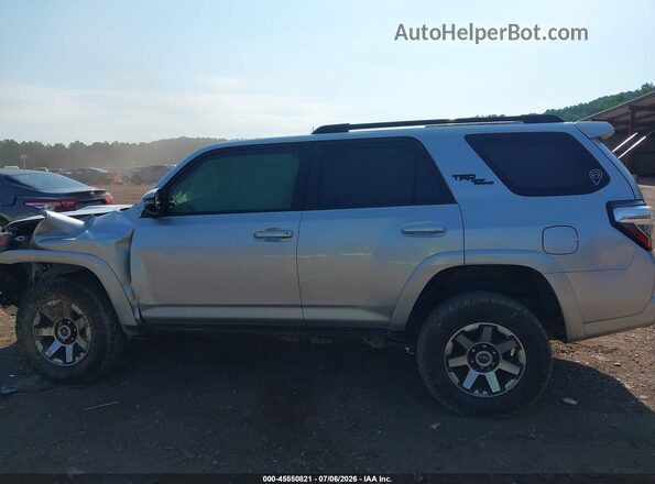 JTEBU5JR2K5698863 2019 TOYOTA 4RUNNER Silver Widok wnętrza 360 stopni