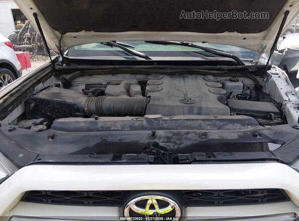JTEBU5JR2K5703723 2019 TOYOTA 4RUNNER White Вид ззаду