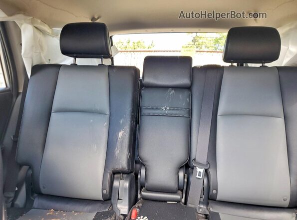 JTEBU5JR3J5610143 2018 TOYOTA 4RUNNER Silver უკანა სავარძლების ხედი