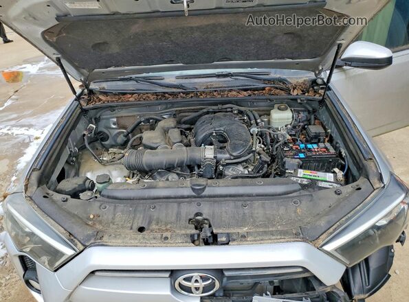 JTEBU5JR3L5749191 2020 TOYOTA 4RUNNER Silver Engine compartment view