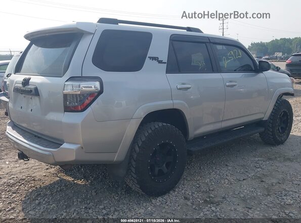 JTEBU5JR3L5790114 2020 TOYOTA 4RUNNER Silver Trasero derecho