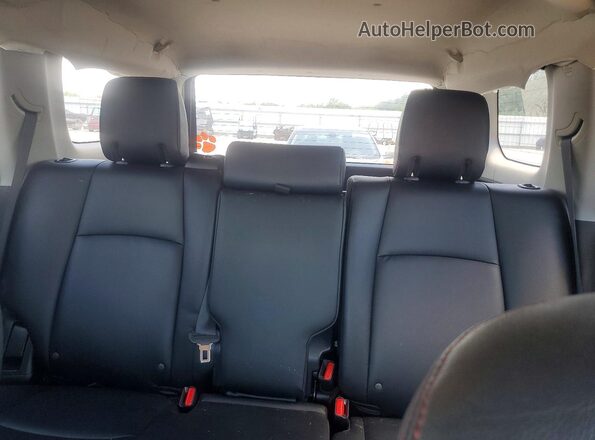 JTEBU5JR3L5805629 2020 TOYOTA 4RUNNER White Widok tylnych siedzeń
