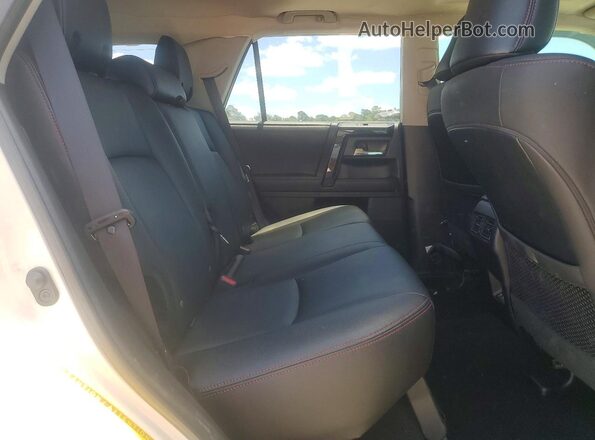 JTEBU5JR3L5805629 2020 TOYOTA 4RUNNER White Widok wnętrza z tyłu
