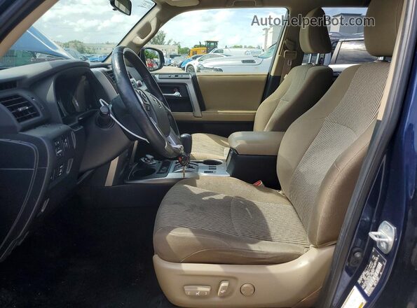 JTEBU5JR4H5438635 2017 TOYOTA 4RUNNER Blue Widok wnętrza z przodu