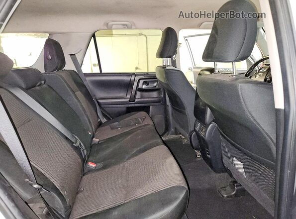 JTEBU5JR4J5604237 2018 TOYOTA 4RUNNER Silver Widok wnętrza z tyłu